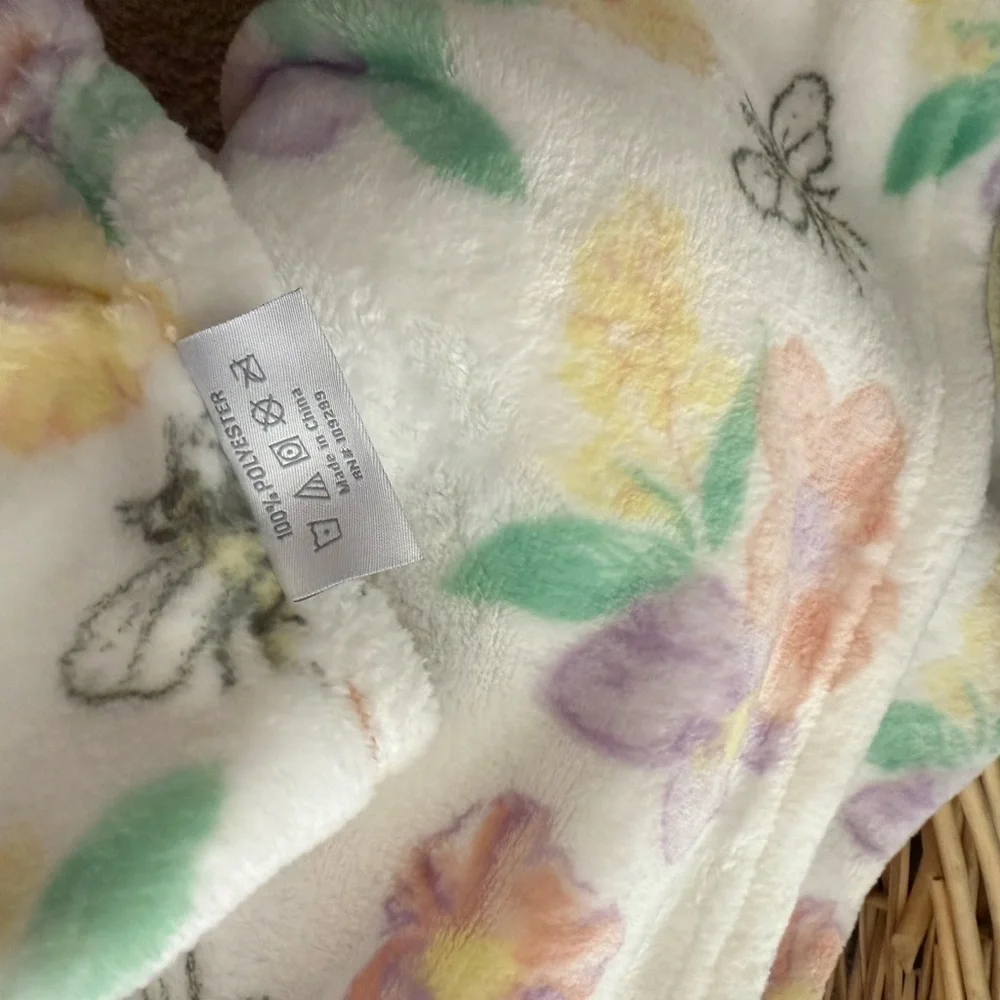 Floral Bee Throw Blanket - White and Multicolor - Picture 6 of 6